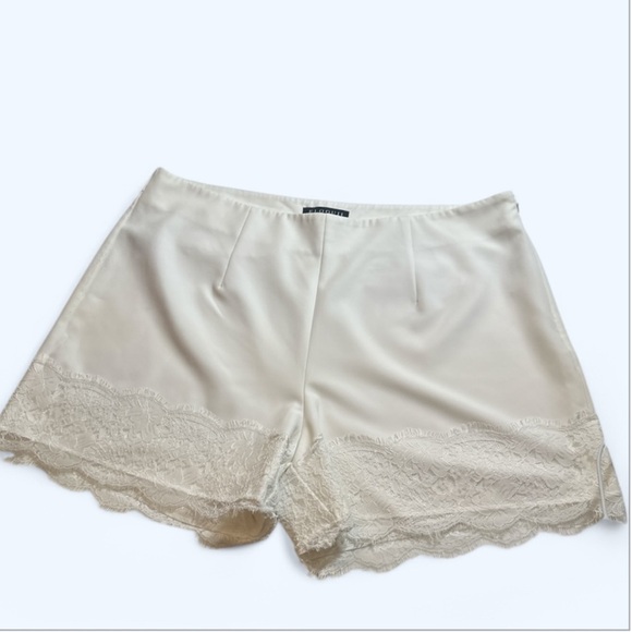 Plus Size Eloquii White Lace Trim Shorts 🤍 - Picture 1 of 5